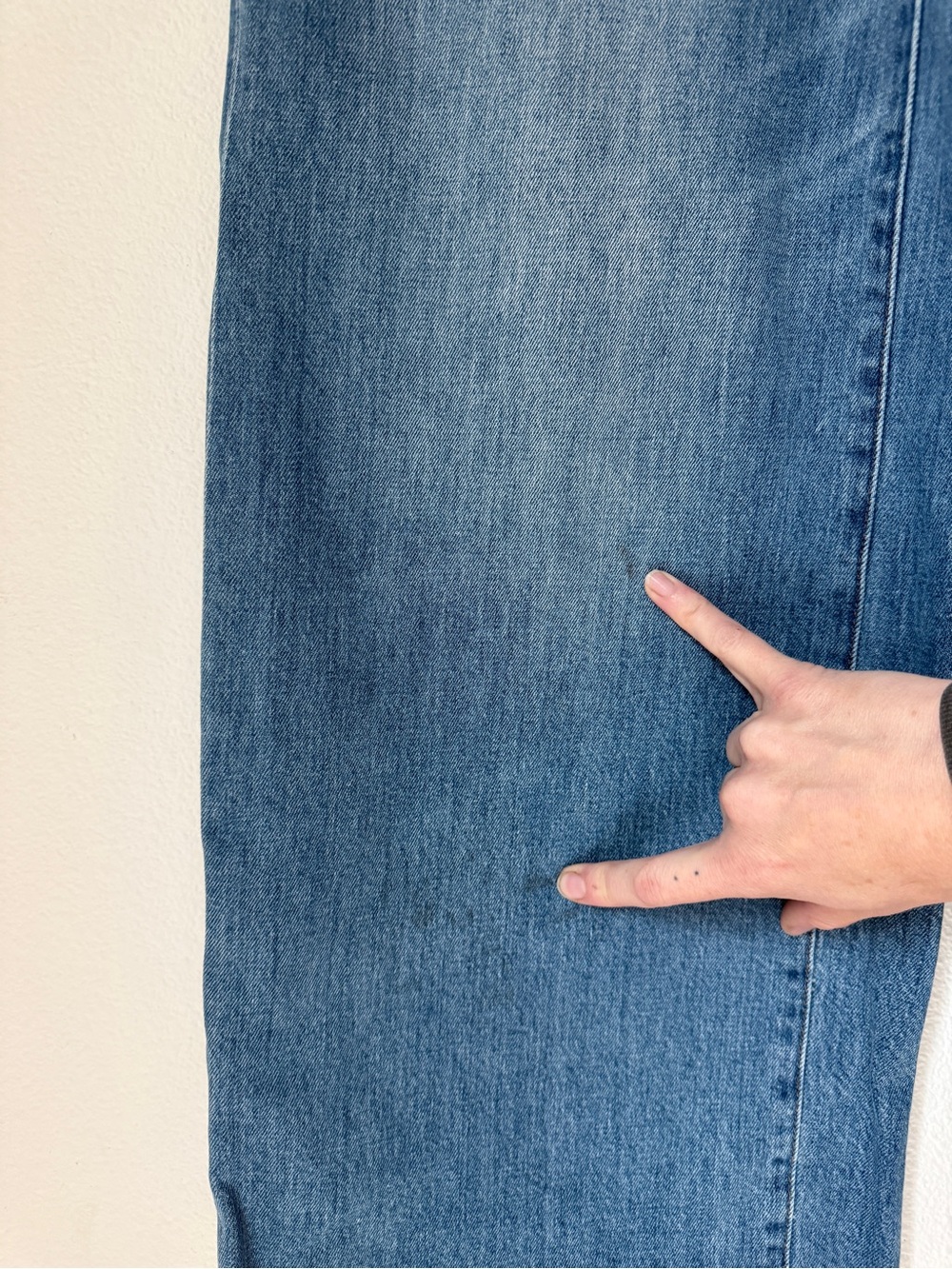 Madewell Wide-Leg Crop Jeans: Button-Front Edition - Martina Wash 27 - Flaw - Picture 9 of 12